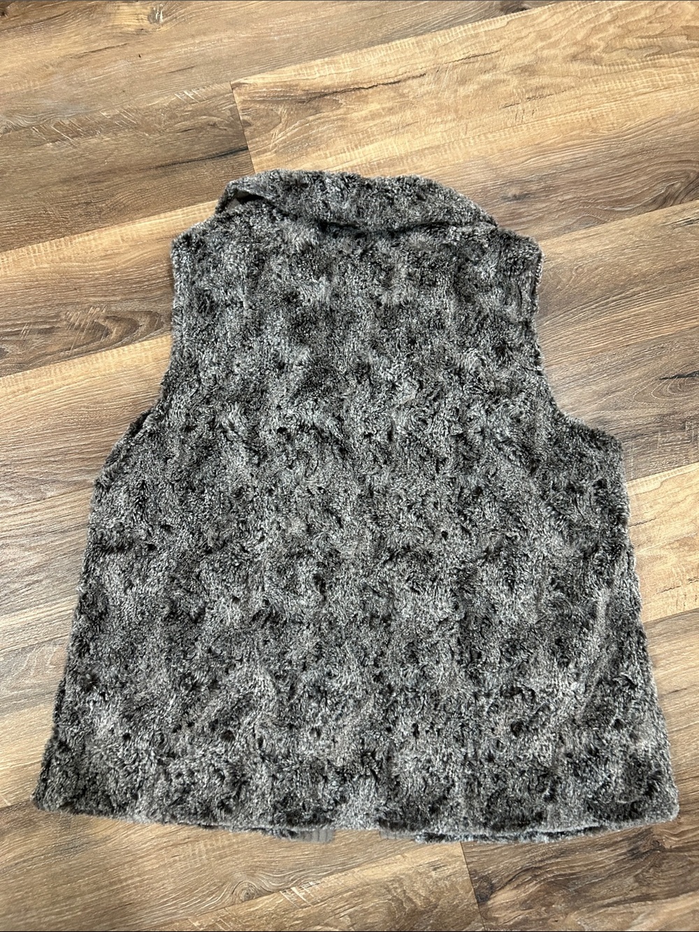 Chicos faux fur vest gray/tan NWT size 2 - Picture 6 of 9